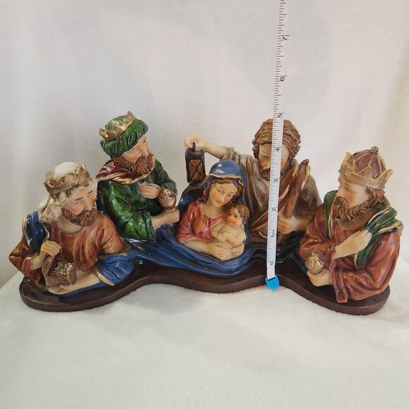 NATIVITY SCENE figurine with wiseman 13 inches wide - Picture 4 of 4